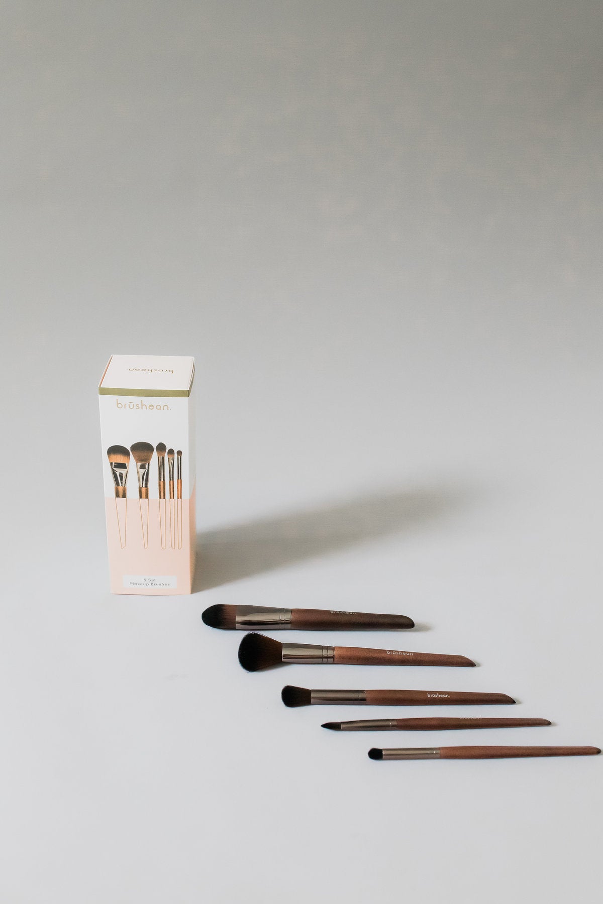 Brushean - Makeup Brush Set (5-piece brush set includes powder brush, foundation brush, blending brush, eyeshadow brush and crease brush)