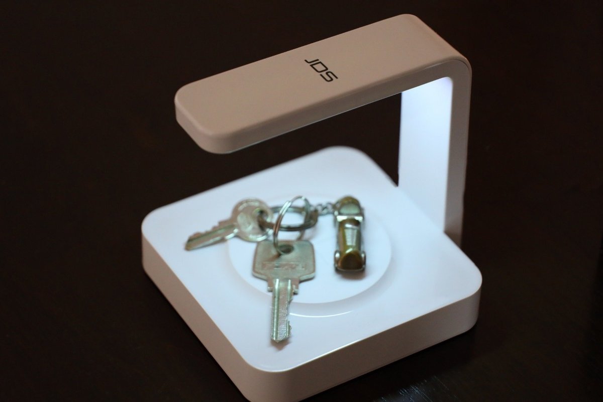 JDS - UV-C germicidal lamp and wireless charger