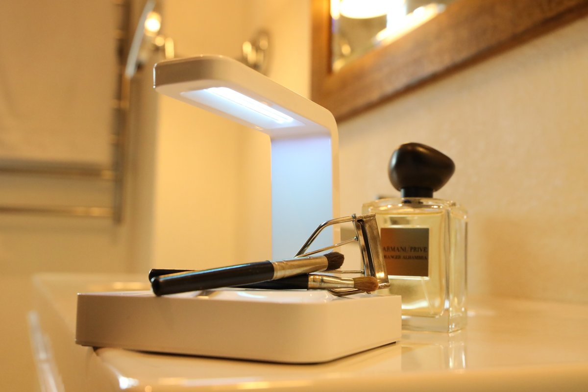 JDS - UV-C 殺菌燈及無線充電器