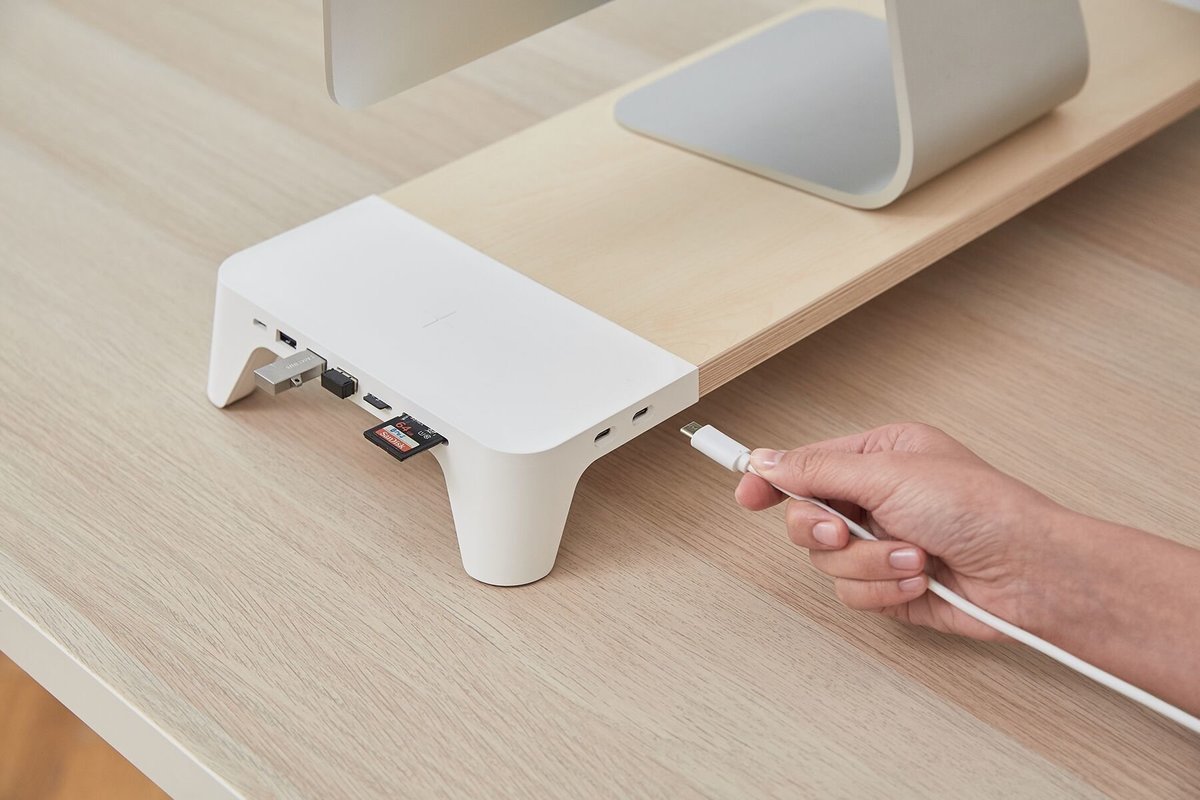 POUT - Eyes 8 原木風多功能電腦支架 - 15W Qi 無線充電架 + USB Hubs - 黑色