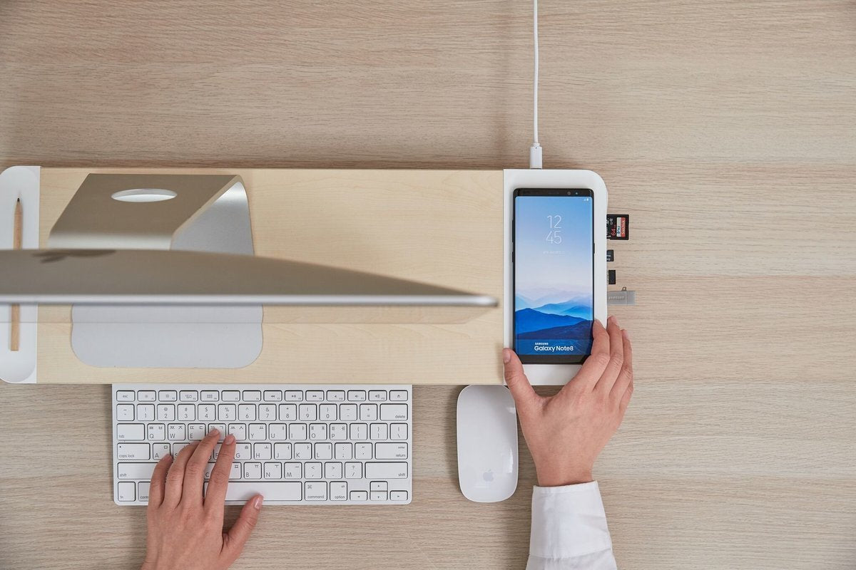 POUT - Eyes 8 原木風多功能電腦支架 - 15W Qi 無線充電架 + USB Hubs - 黑色