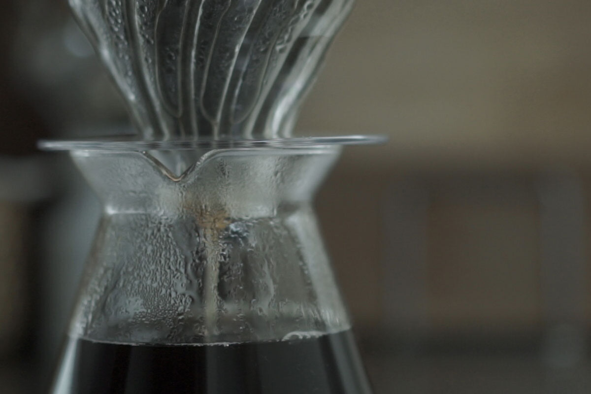 Hario - V60 02 Glass Brewing Kit (1-4 cups)|With filter paper S-VGBK-02-T