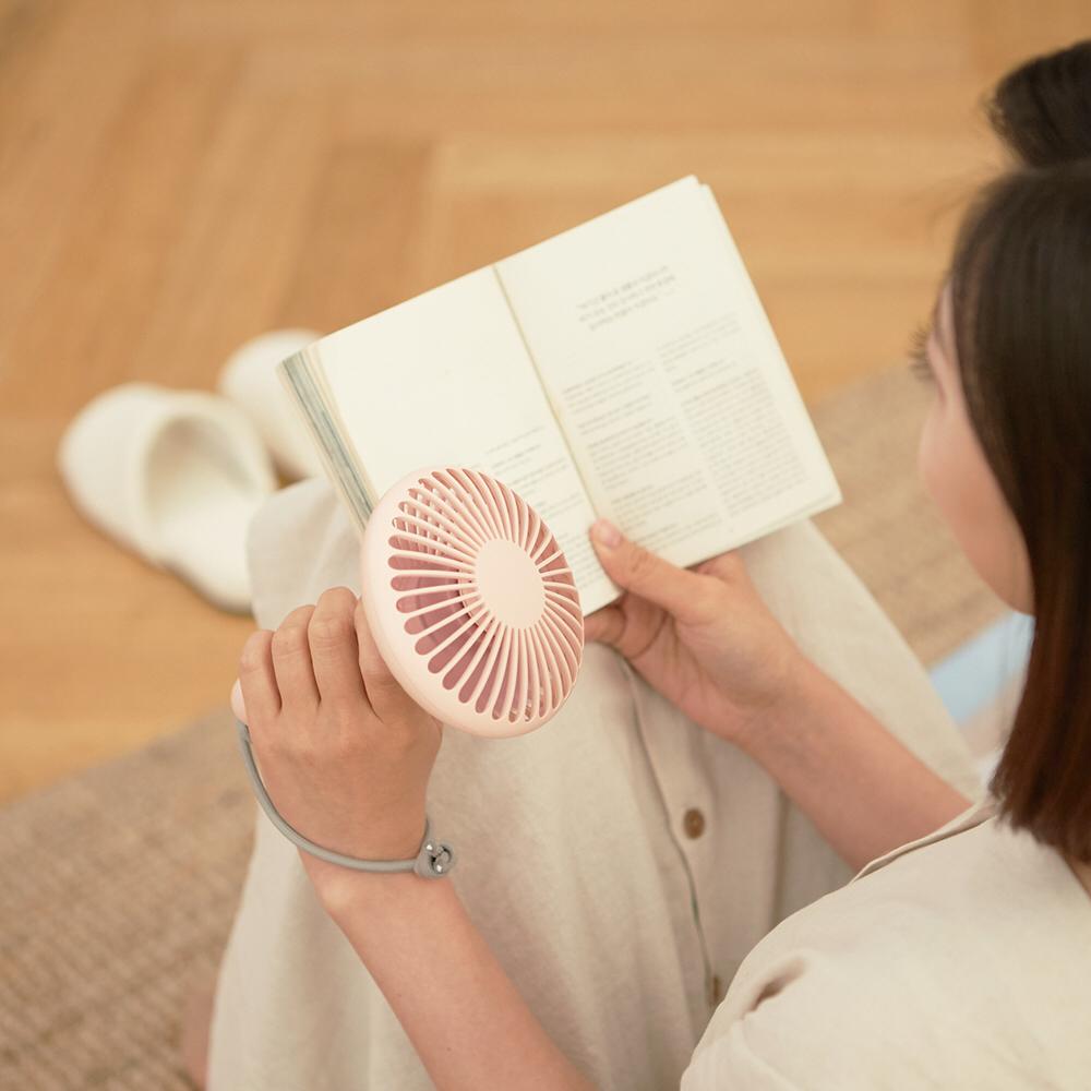 POUT - HANDS 2 Portable Fan - Cream Color [Licensed in Hong Kong]