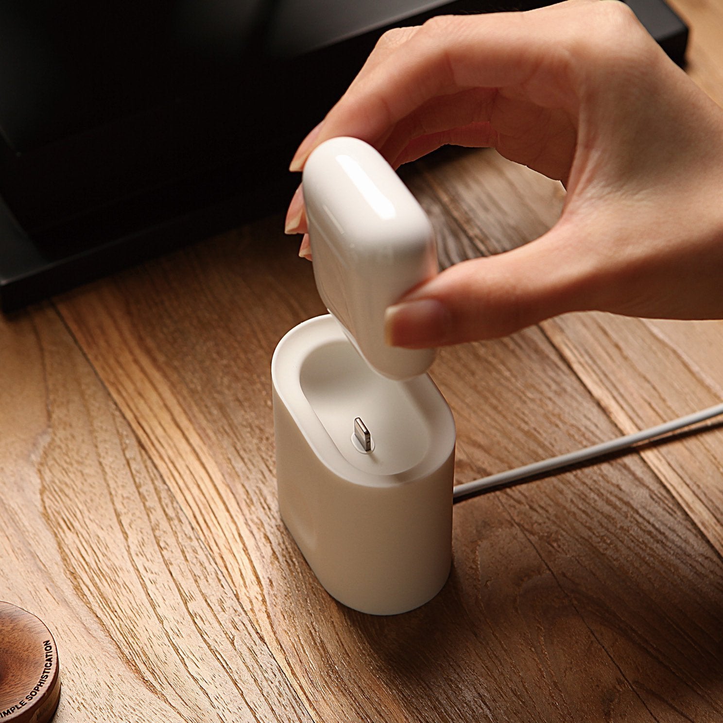 Elago - Airpods 充電盒立架充電座 - 白色